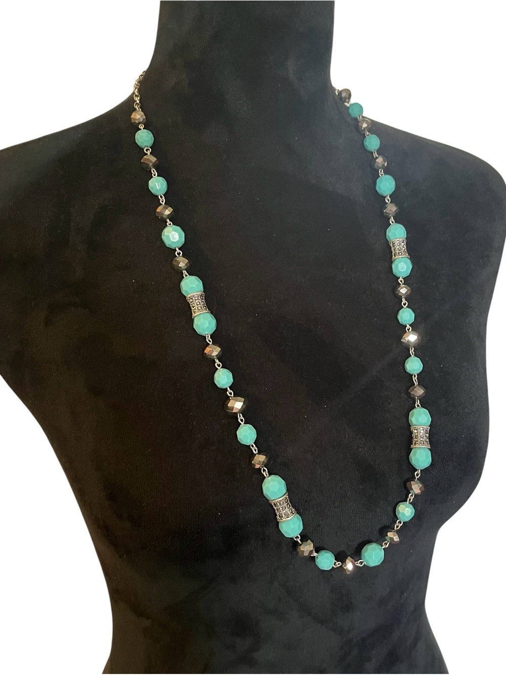Vintage Trifari Beaded Aqua Necklace